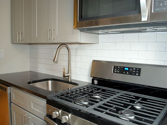 5th image of 117-01 Park Ln S #B5l