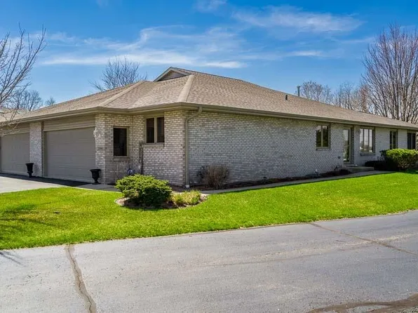 12084 Summit Ct, Rockton, IL 61072