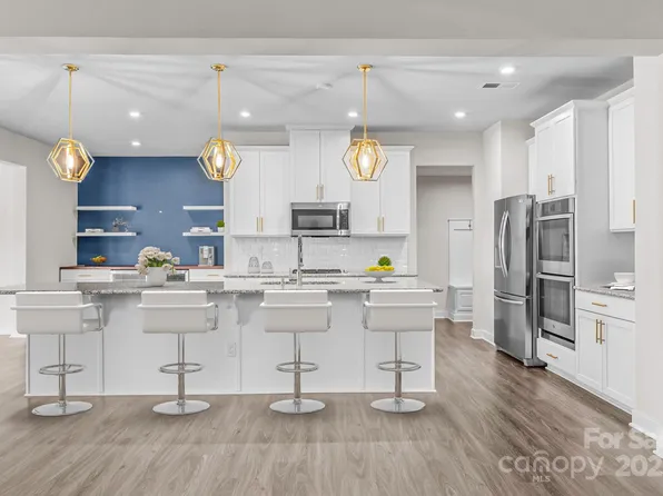 12710 Es Draper Dr, Huntersville, NC 28078