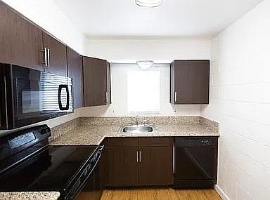 2nd image of 109 E Broadway Ln #16