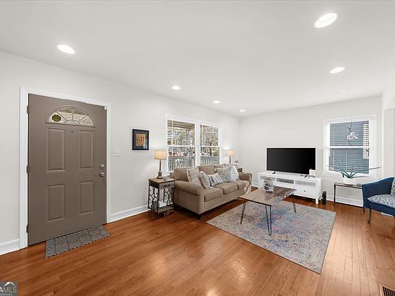 5th image of 631 Quillian Ave