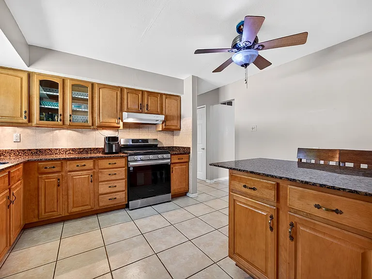 1141 Villaview Dr — Photo 8