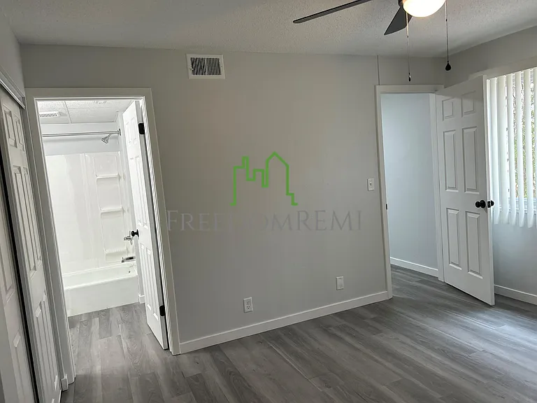OakLee Apartments — Photo 8