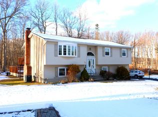 36 Whispering Ct, Bardonia, NY 10954