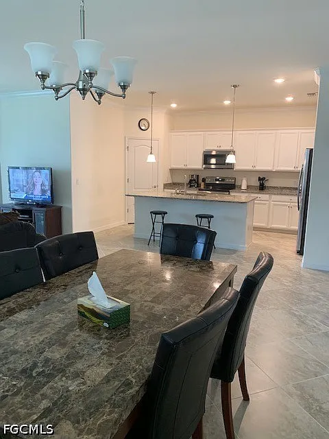 4 bed, 3.0 bath, 2032 sqft, $4,500 — Photo 4