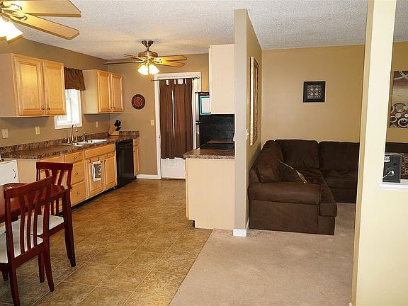 4th image of 33 Hilton Dr