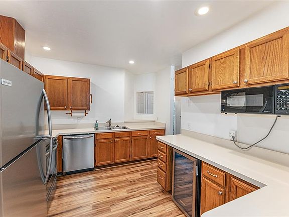 5th image of 831 NW 42nd Ter