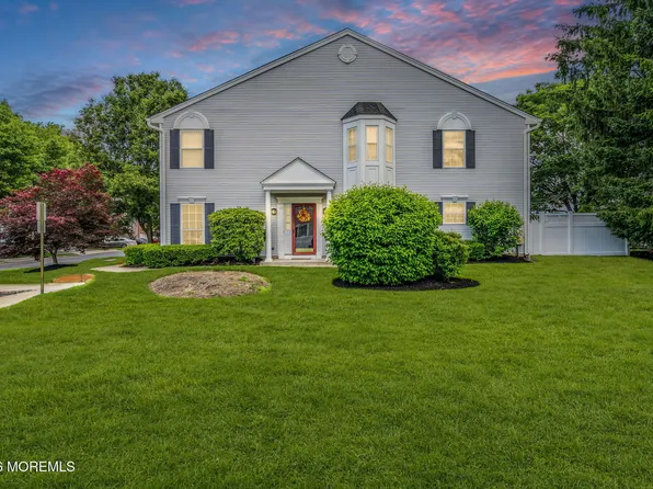 16 Sunningdale Circle, Manalapan, NJ 07726