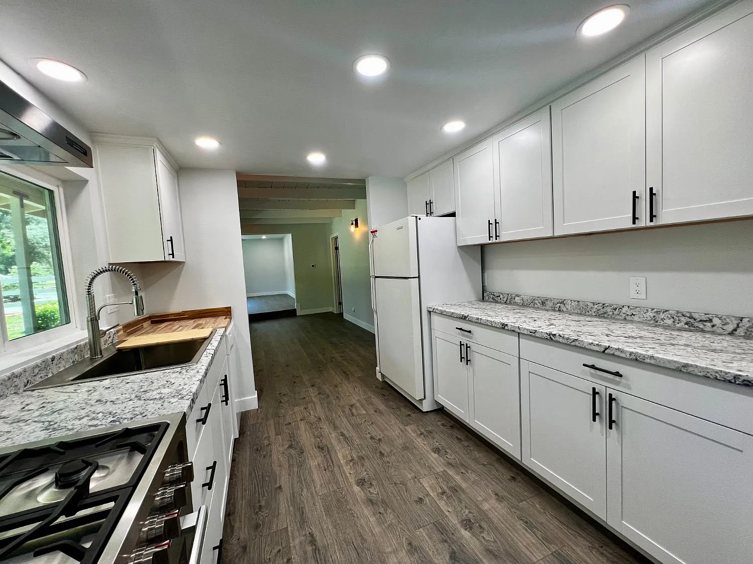 3 bed, 2.0 bath, 1068 sqft, $2,395 — Photo 4