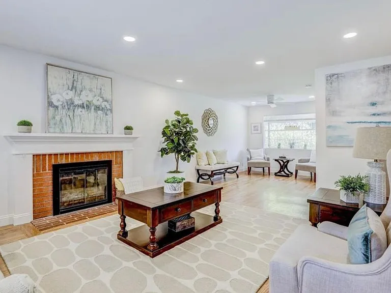 1350 Sumac Cir — Photo 2