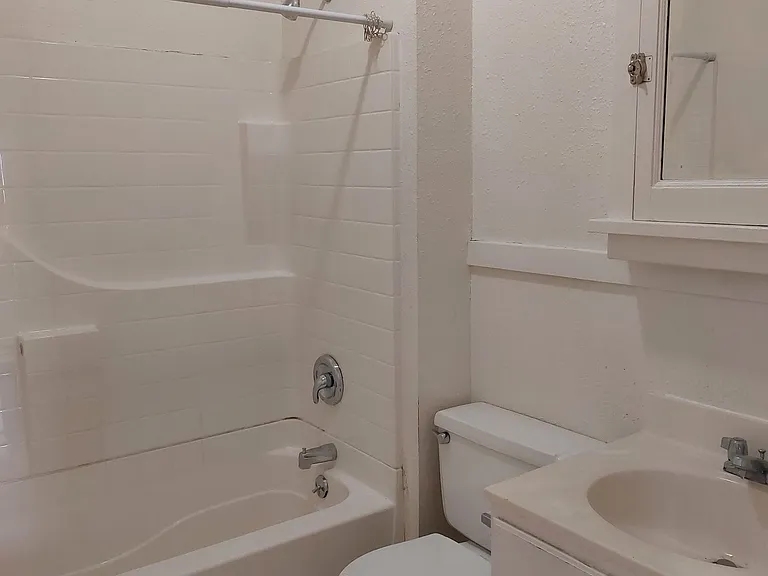College Housing - 4 bedrooms — Photo 45