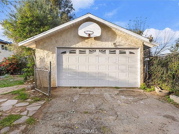 3rd image of 230 E Wilson St