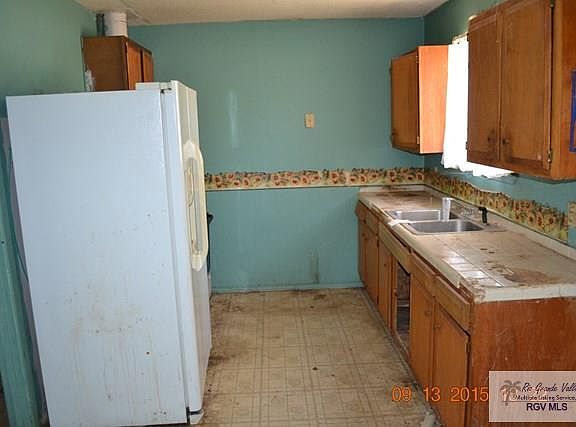 3rd image of 1107 Siesta Dr