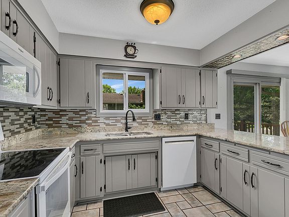 2nd image of 1340 Wildwood Rd