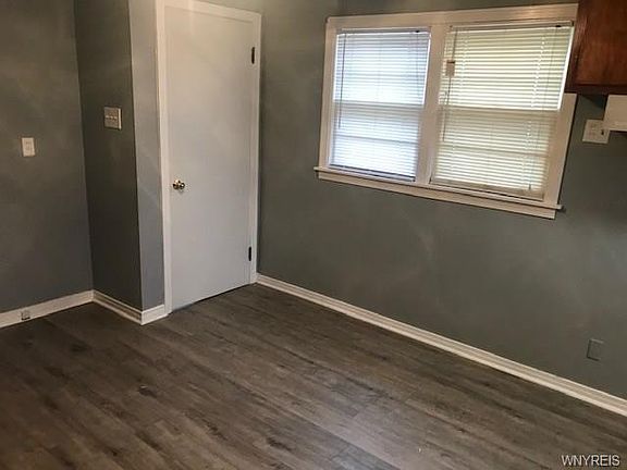 5th image of 2953 McKoon Ave