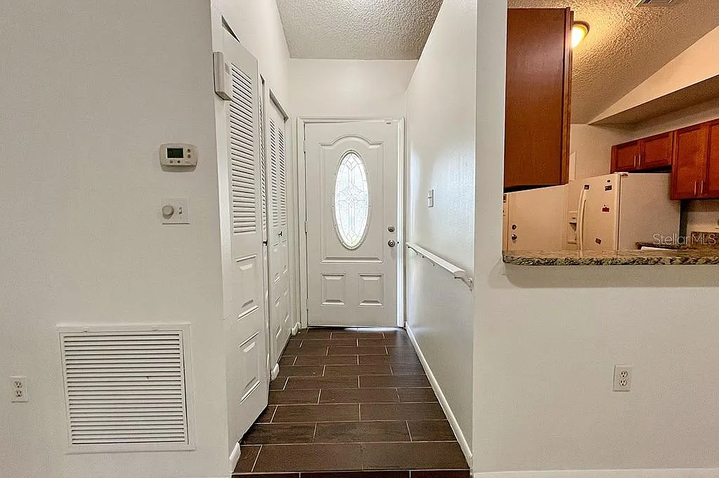 3 bed, 2.0 bath, 1149 sqft, $1,600 — Photo 3
