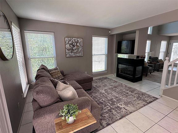4th image of 16749 Hickory Meadows Ct