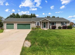 518 Pembroke Rd SW, Poplar Grove, IL 61065