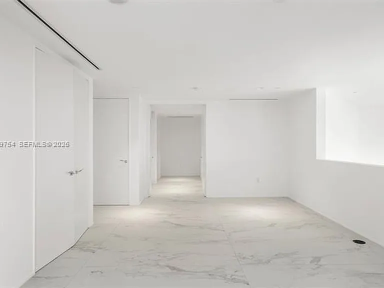 1000 Biscayne Blvd #Penthouse 1201 — Photo 15
