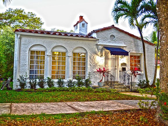 4th image of 826 Medina Ave