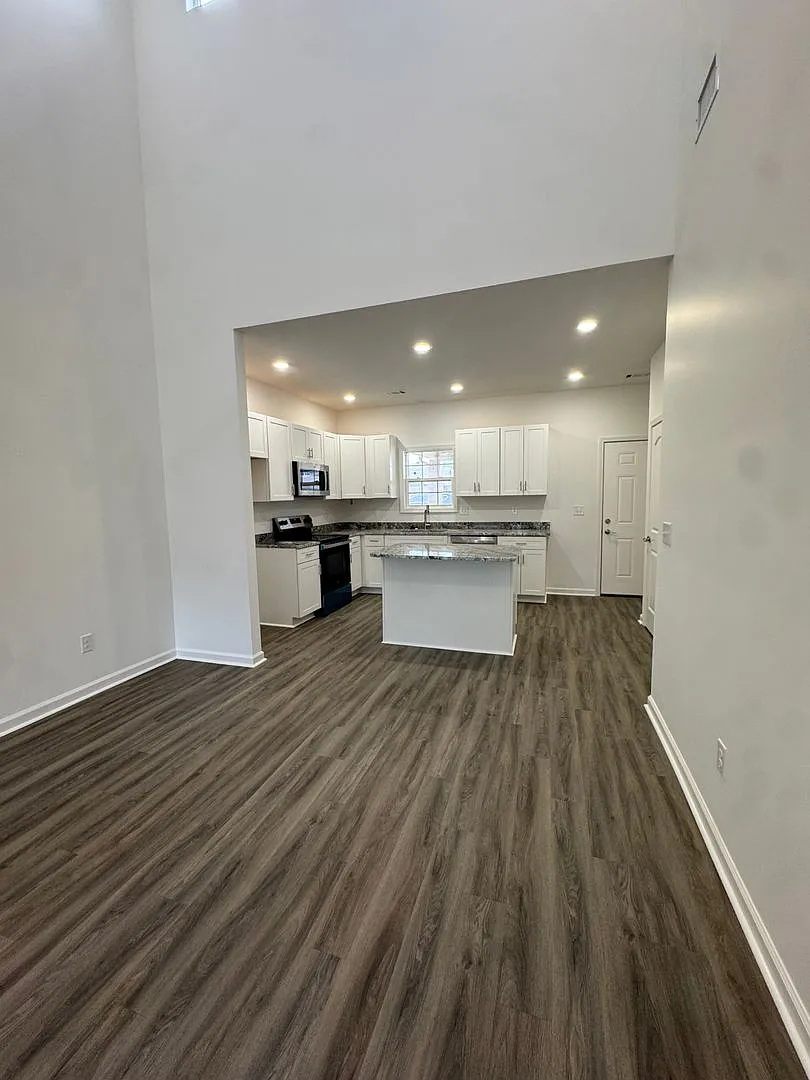 Brand New 2 Bed / 2Bath Available Now! — Photo 3