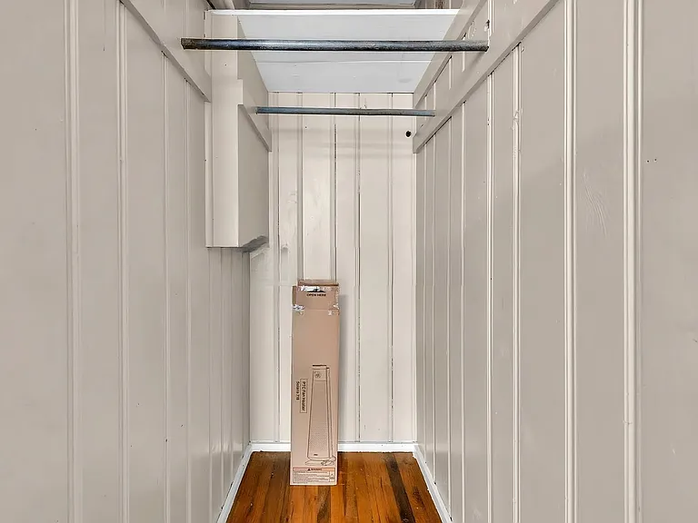Walking closet