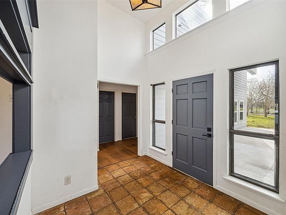 5th image of 1203 Half Moon Dr