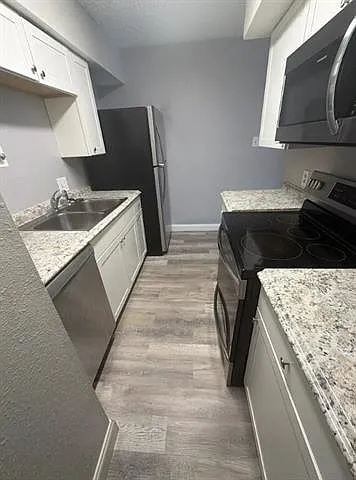 76 Carriage Ln #2 — Photo 3