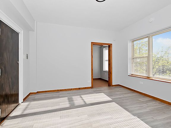 3rd image of 6314-16 S Troy St #6314-306