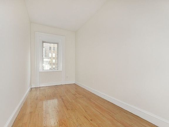 4th image of 8 E 30th St #5AA
