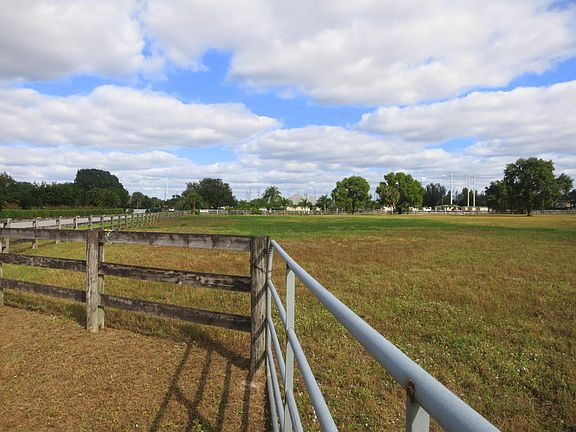 4th image of 738 Cindy Circle Lane