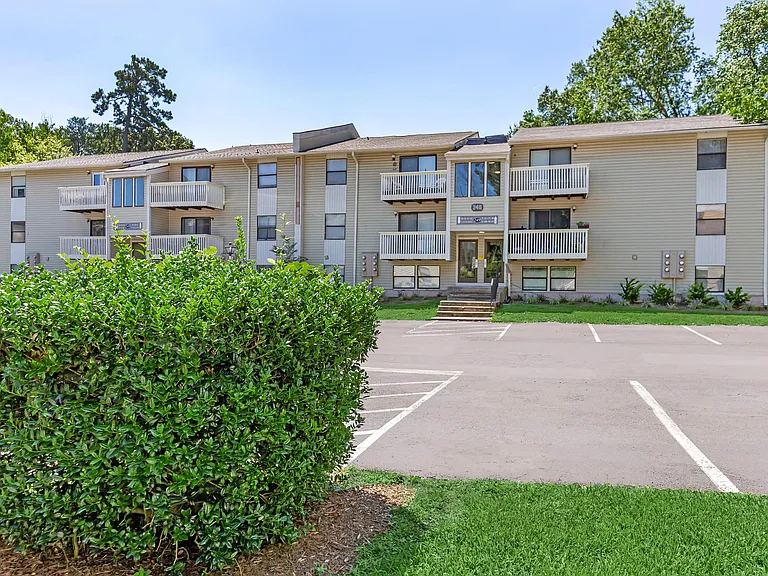 Raintree Apartments — Photo 11