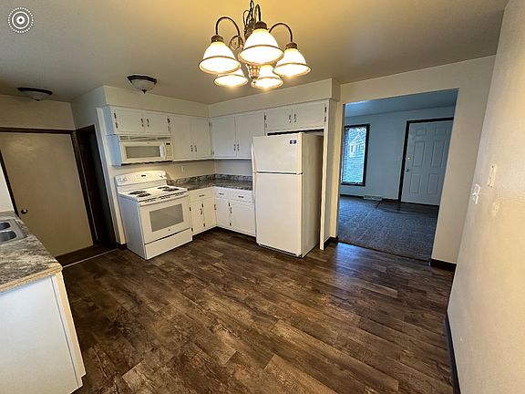 3rd image of 2180 King James Dr