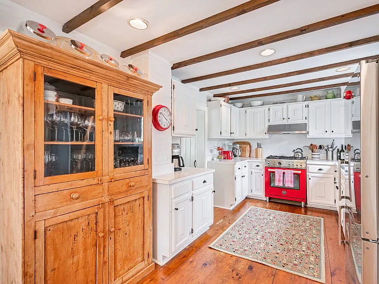 32 Sag Harbor Tpke — Photo 6