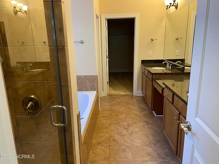 1113 Evangeline Dr — Photo 8