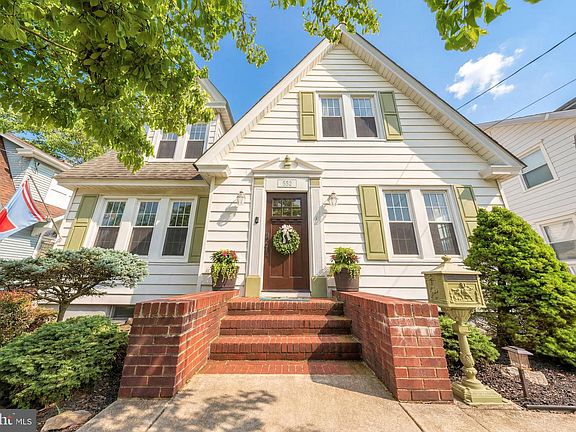 3rd image of 552 Bellevue Ave