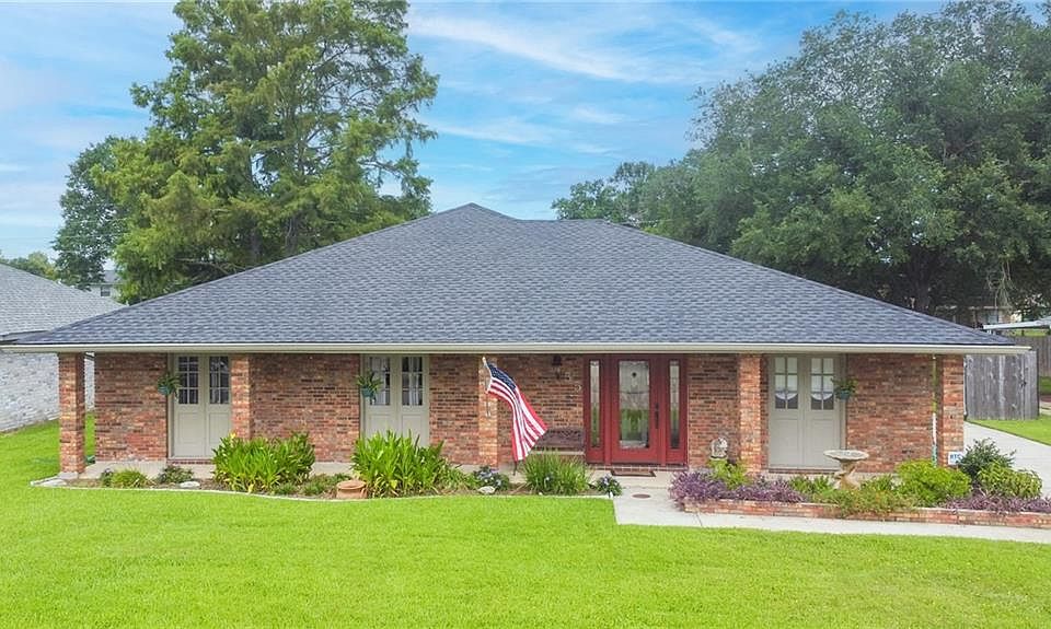 1st image of 55 Country Club Dr