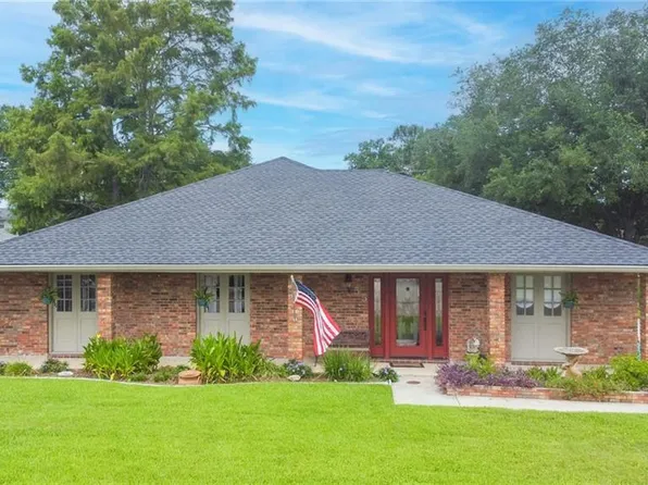 55 Country Club Dr, La Place, LA 70068