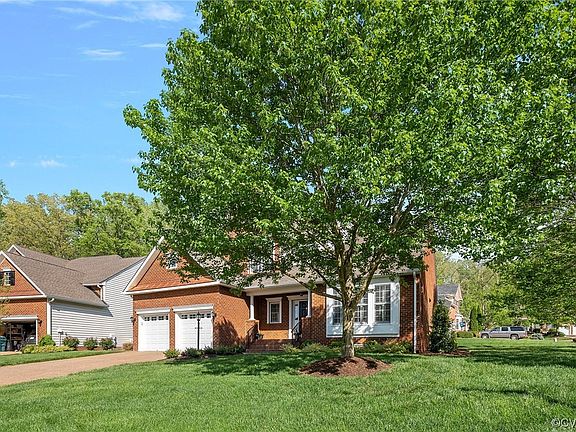 3rd image of 701 Taylors Hill Ct