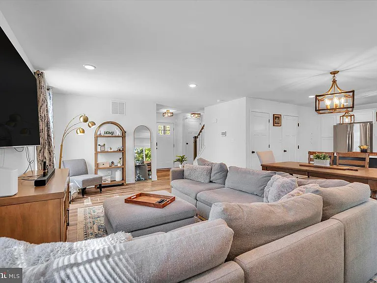 16 Claro Ave — Photo 6