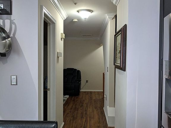 4th image of 909 Scarlet Oak Ave