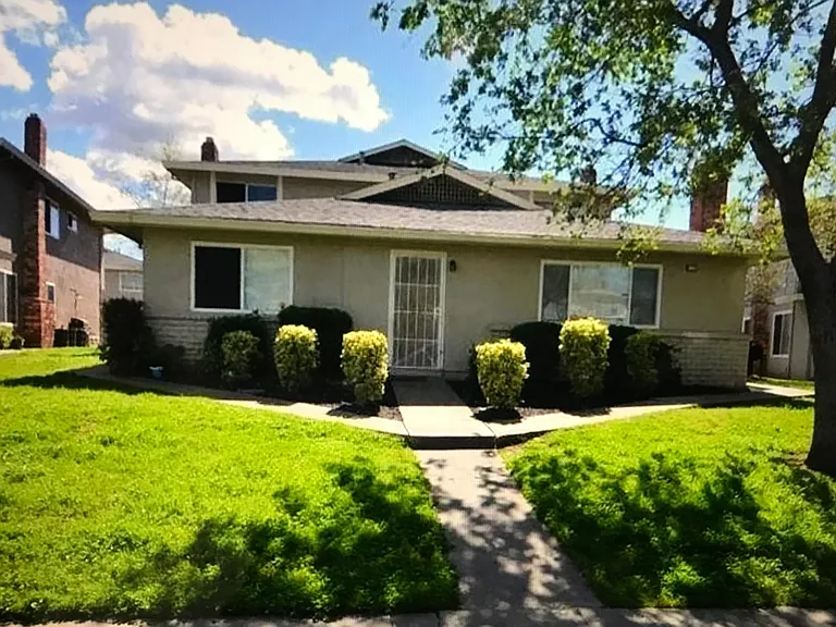 4141 Apostolo Cir #3 — Photo 2