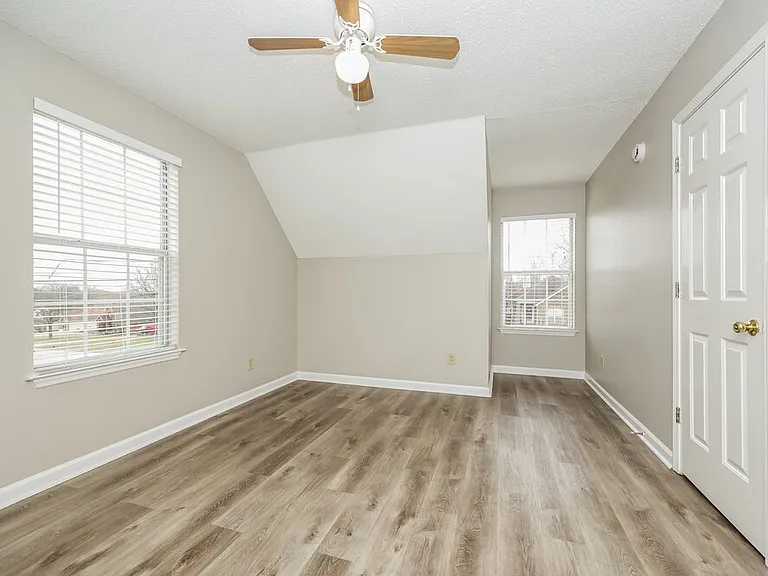 805 Forest Ridge Dr — Photo 15