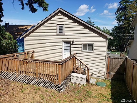 3rd image of 1633 Bayview Dr W