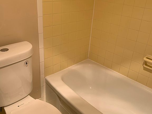 3rd image of 1300 Army Navy Dr APT 120