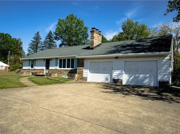 5236 Hilltop Dr NE, Magnolia, OH 44643