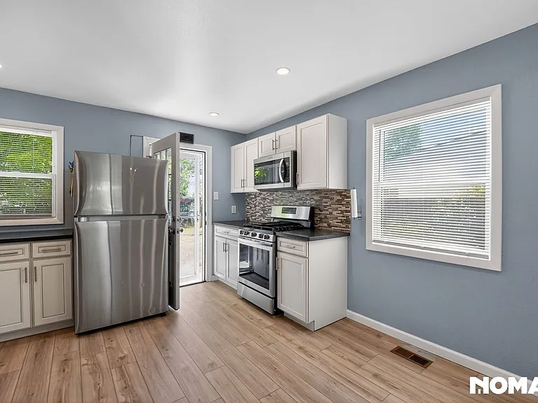 2520 S Knox Ct — Photo 19