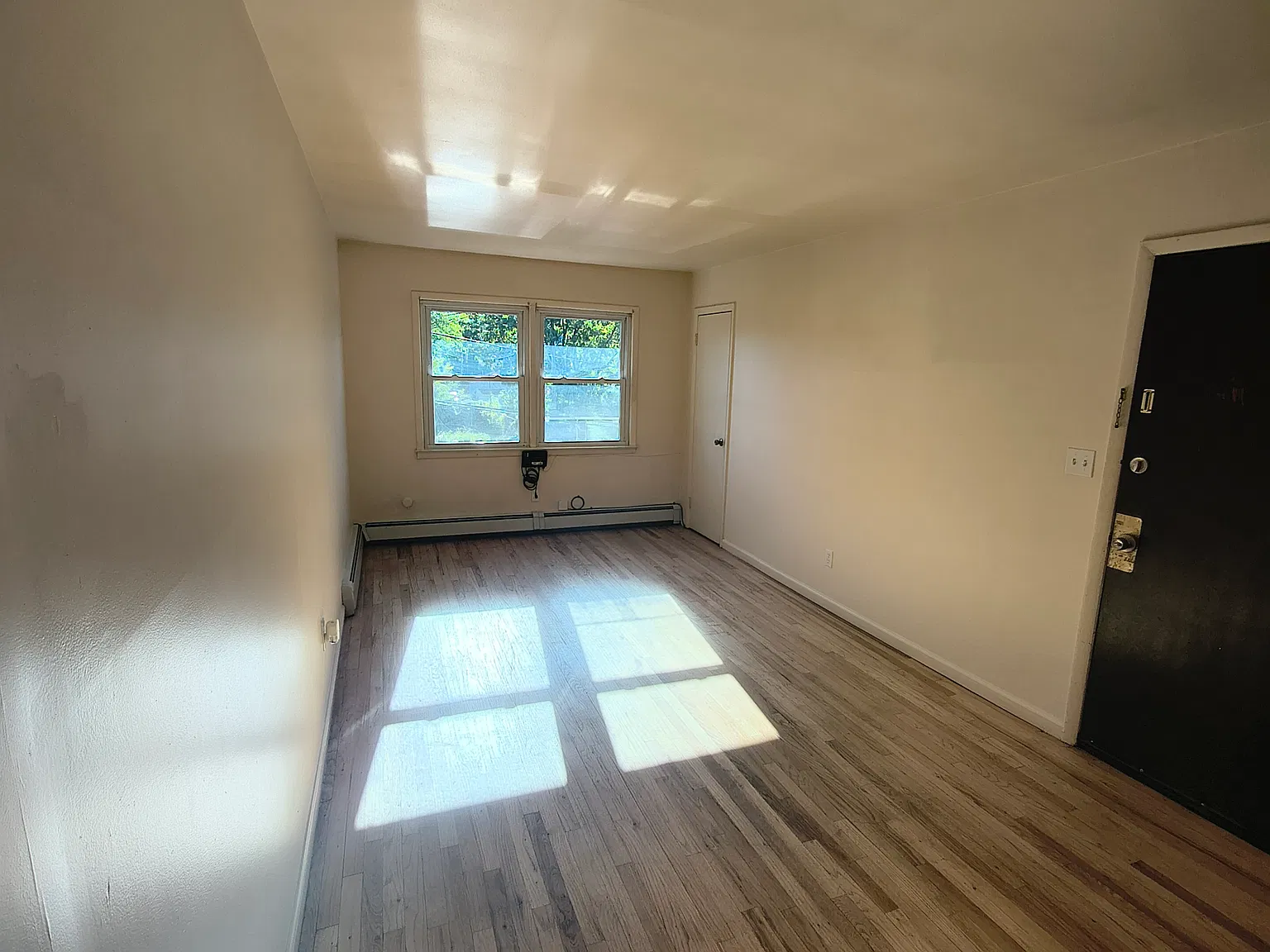 1 bed, 900 sqft, $1,900 — Photo 4