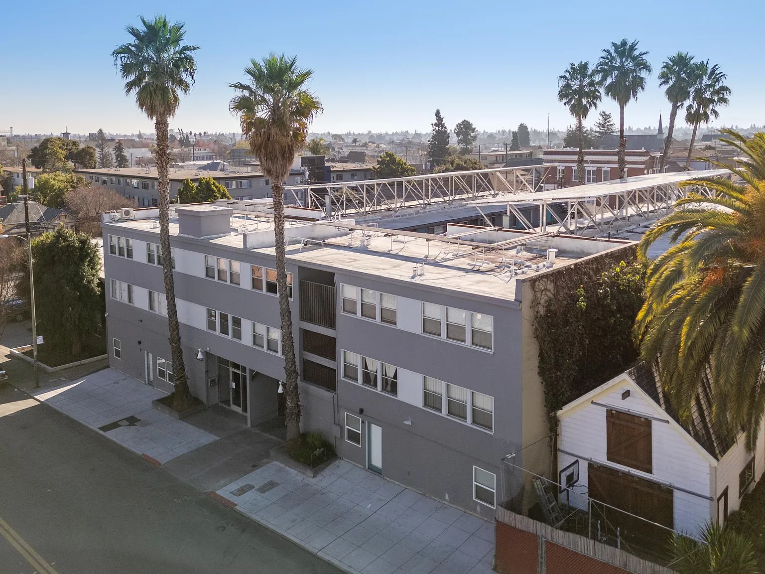 Palmcrest — Photo 4