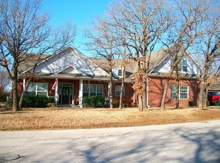 826 Country Club Rd, Bowie, TX 76230